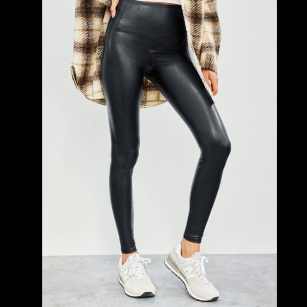 Aritzia Wilfred Free Vegan Leather Leggings